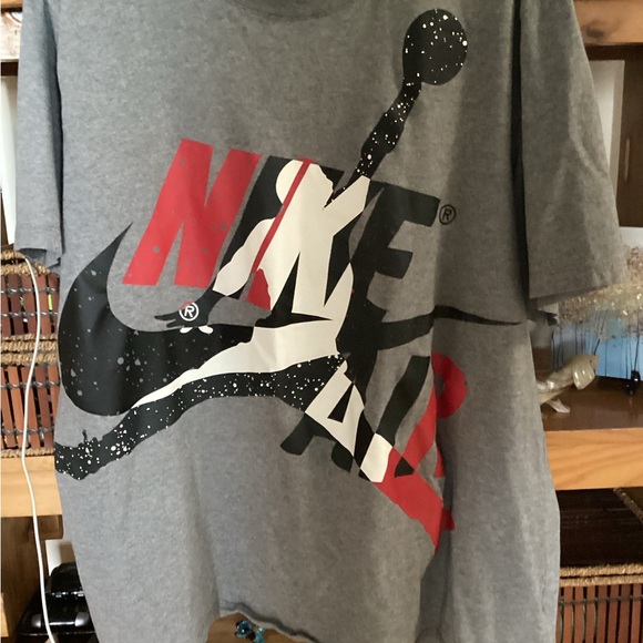 Nike Jordan Gray T-Shirt with Red and Black Graphic - Picture 4 of 7